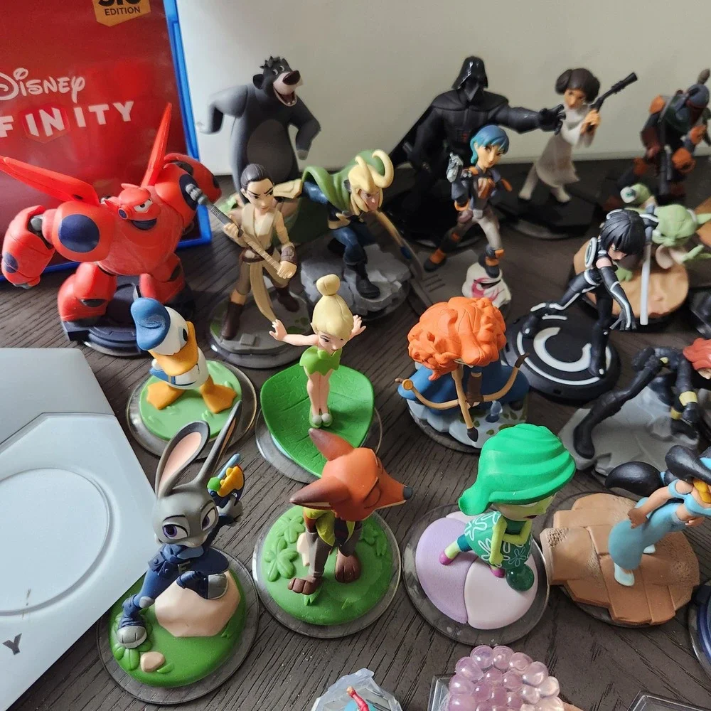 Disney Infinity 3.0 PS4 Mega Lot Game Base 30+ Figures Star Wars Marvel Disney